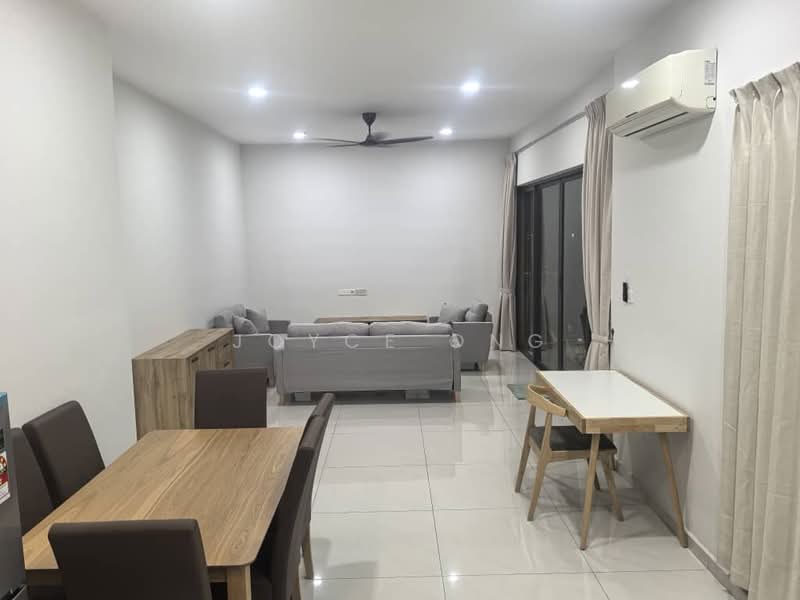 Royal Strand @ Country Garden Danga Bay untuk Untuk Disewa - RM 2,800 /bulan, Apr 2026 - Living Room - PropertyGuru.com.my