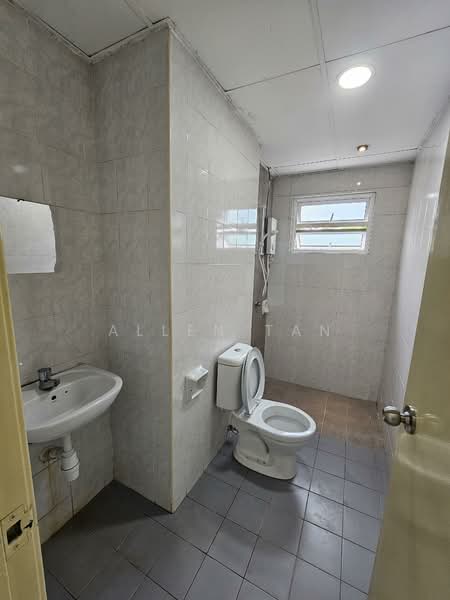 Condominium for Sale at Sterling - Allen Tan - Bathroom - PropertyGuru.com.my