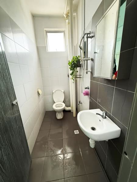 The Rise Collection 2 untuk Untuk Disewa - RM 1,400 /bulan, Mac 2026 - Bathroom - PropertyGuru.com.my