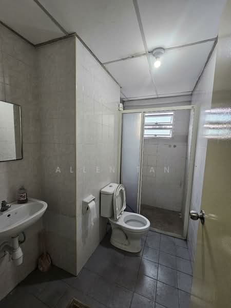 Condominium for Sale at Sterling - Allen Tan - Bathroom - PropertyGuru.com.my