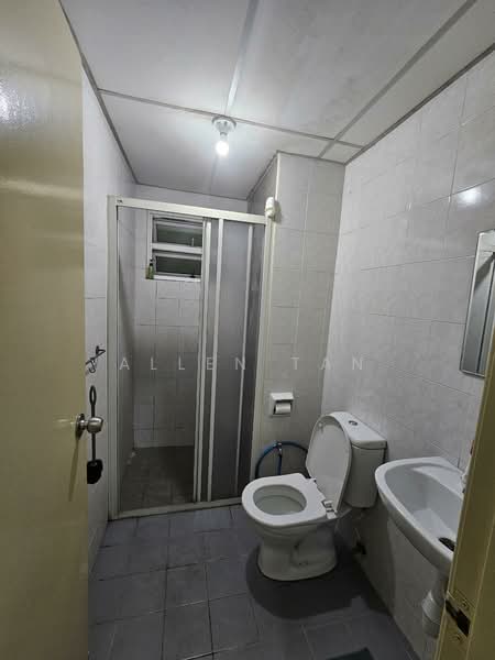 Condominium for Sale at Sterling - Allen Tan - Bathroom - PropertyGuru.com.my