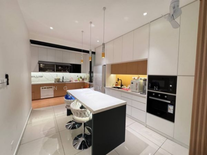 Taman Mutiara Mas (Mutiara Bestari Phase 2) untuk Untuk Dijual - RM 1,650,000, Mac 2026 - Kitchen - PropertyGuru.com.my
