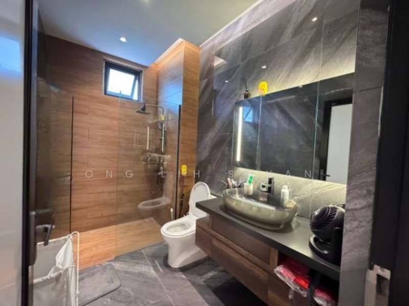 Taman Mutiara Mas (Mutiara Bestari Phase 2) untuk Untuk Dijual - RM 1,650,000, Mac 2026 - Bathroom - PropertyGuru.com.my