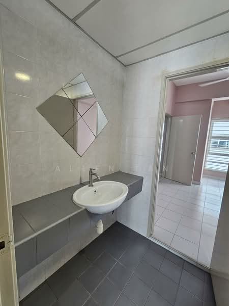 Condominium for Sale at Sterling - Allen Tan - Bathroom - PropertyGuru.com.my
