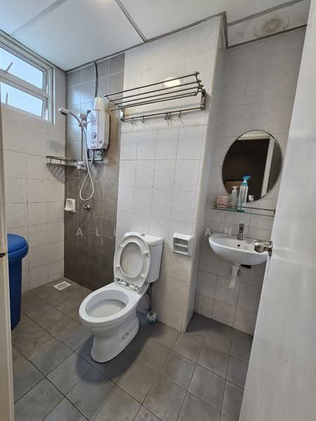 Condominium for Sale at Sterling - Allen Tan - Bathroom - PropertyGuru.com.my