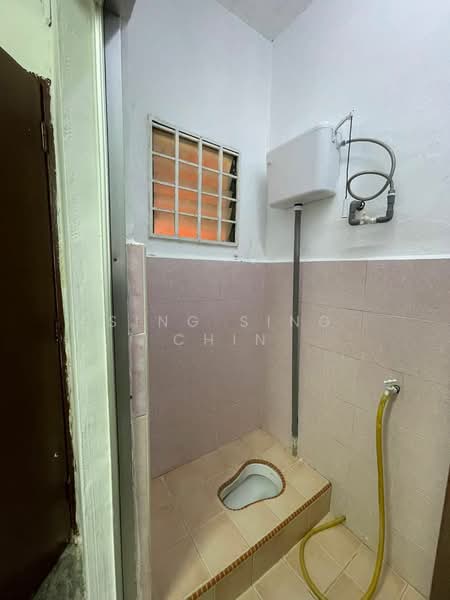 Bandar Baru Permas Jaya untuk Untuk Disewa - RM 1,300 /bulan, Mac 2026 - Bathroom - PropertyGuru.com.my