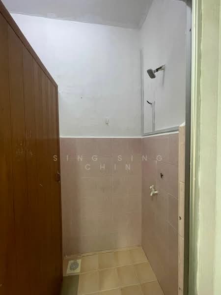 Bandar Baru Permas Jaya untuk Untuk Disewa - RM 1,300 /bulan, Mac 2026 - Bathroom - PropertyGuru.com.my