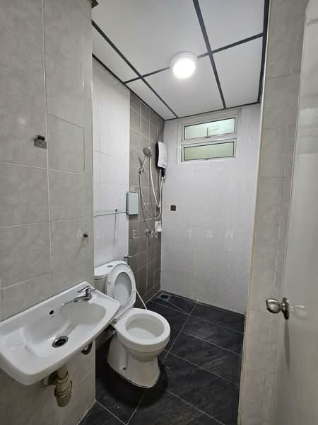 Condominium for Sale at Sterling - Allen Tan - Bathroom - PropertyGuru.com.my