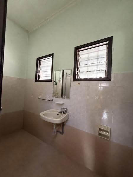 Rumah Teres untuk Dijual di Usj 12 (Subang Jaya) - Tyson Gan - Bathroom - PropertyGuru.com.my
