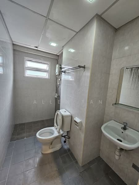 Condominium for Sale at Sterling - Allen Tan - Bathroom - PropertyGuru.com.my