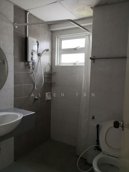 Condominium for Sale at Sterling - Allen Tan - Bathroom - PropertyGuru.com.my