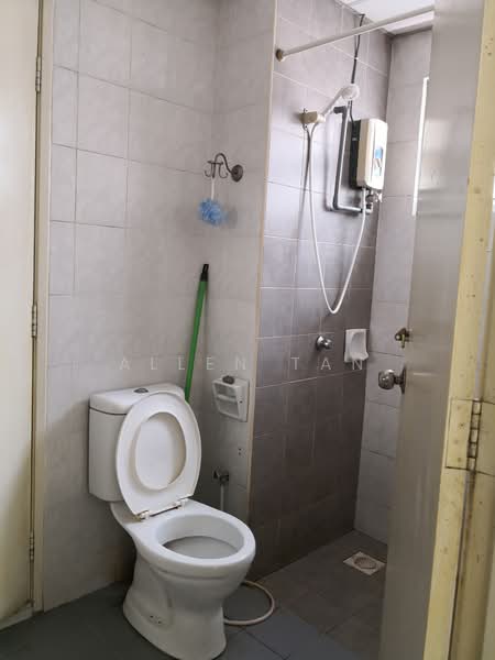 Condominium for Sale at Sterling - Allen Tan - Bathroom - PropertyGuru.com.my
