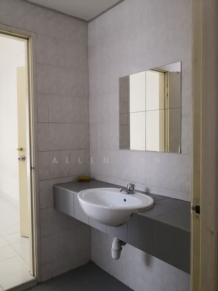 Condominium for Sale at Sterling - Allen Tan - Bathroom - PropertyGuru.com.my
