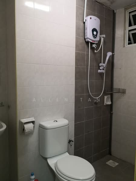 Condominium for Sale at Sterling - Allen Tan - Bathroom - PropertyGuru.com.my