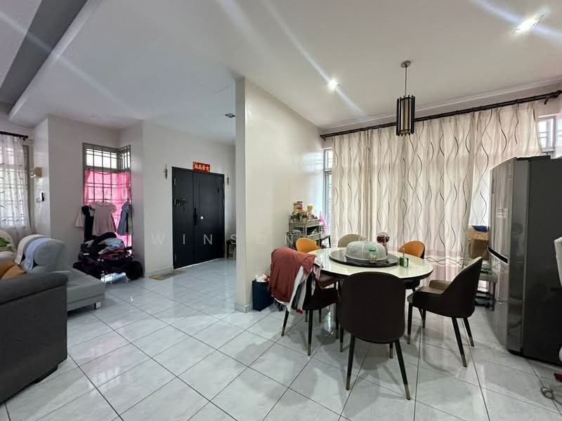 Cluster House for Sale in Taman Bukit Jaya (Ulu Tiram) - Winson Tan - Living Room - PropertyGuru.com.my