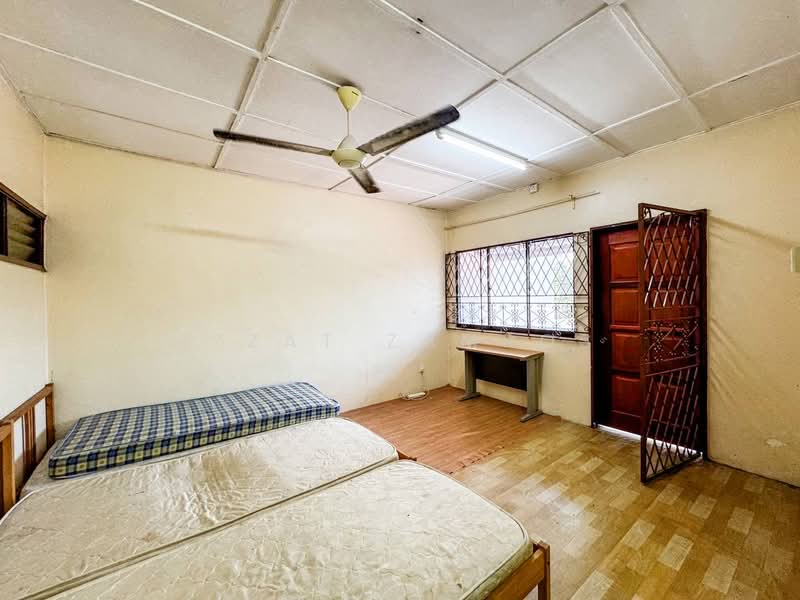 Taman Sri Serdang untuk Untuk Dijual - RM 500,000, Mac 2026 - Bedroom - PropertyGuru.com.my