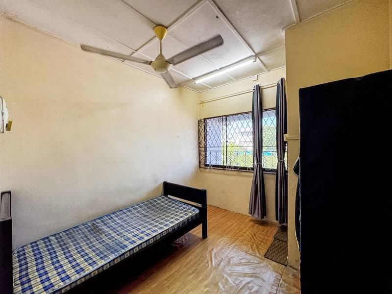 Taman Sri Serdang untuk Untuk Dijual - RM 500,000, Mac 2026 - Bedroom - PropertyGuru.com.my