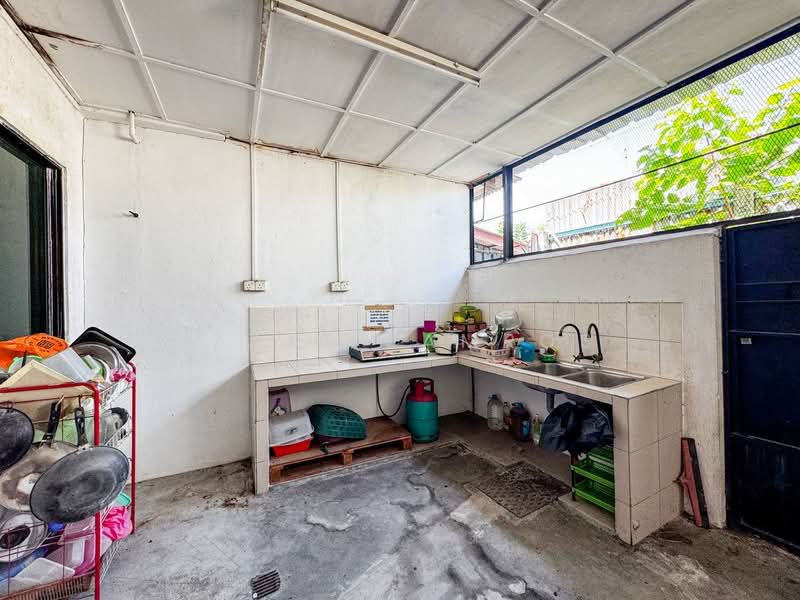 Taman Sri Serdang untuk Untuk Dijual - RM 500,000, Mac 2026 - Kitchen - PropertyGuru.com.my