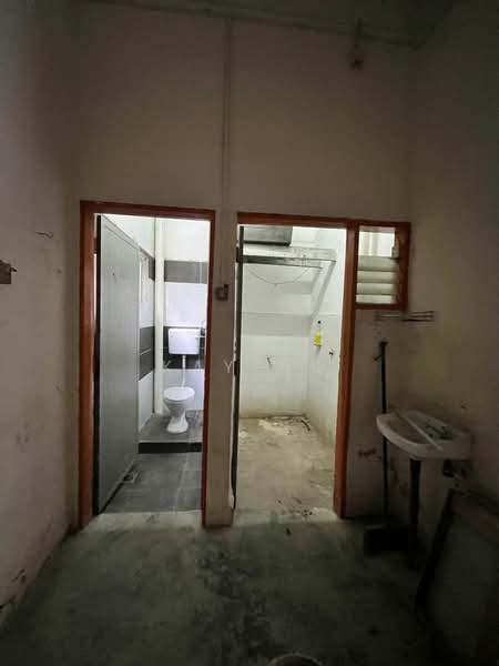 Shop for Sale in Taman Tasek (Johor Bahru) - Kay Ng - Bathroom - PropertyGuru.com.my