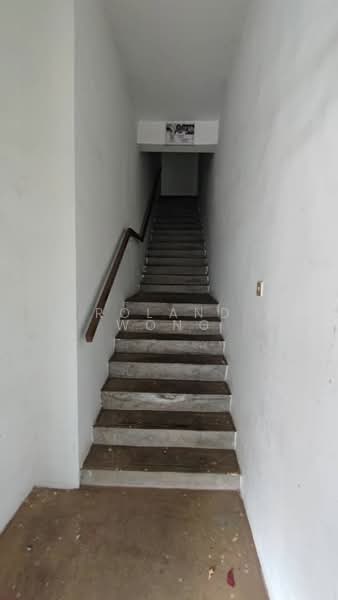 Shop / Office for Sale in Taman Kulai Utama (Kulai) - Roland Wong - Corridor - PropertyGuru.com.my