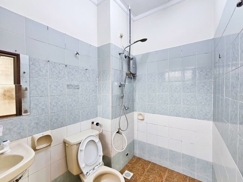2-storey Terraced House for Sale in Putra Heights (Subang Jaya) - Jason Ooi - Bathroom - PropertyGuru.com.my