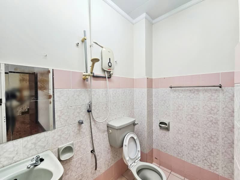 2-storey Terraced House for Sale in Putra Heights (Subang Jaya) - Jason Ooi - Bathroom - PropertyGuru.com.my