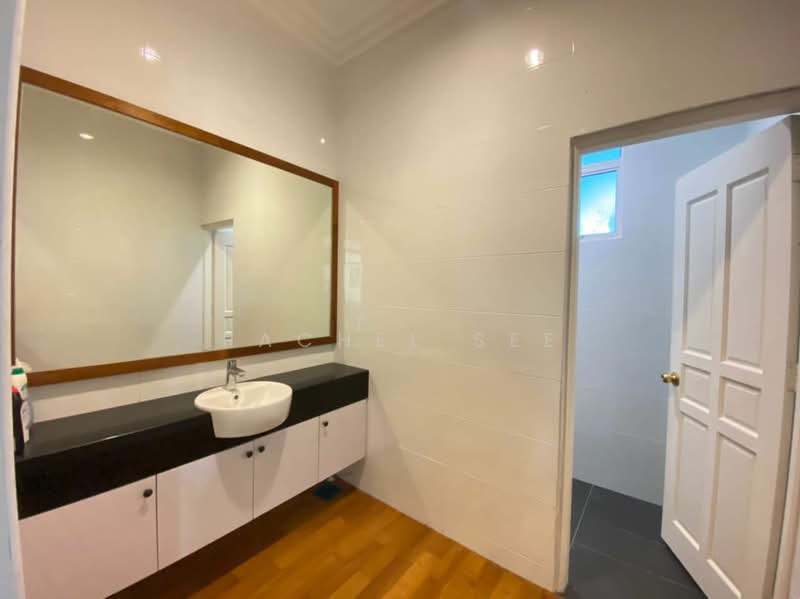 Bungalow for Sale in Leisure Farm (Gelang Patah) - Rachel See - Bathroom - PropertyGuru.com.my