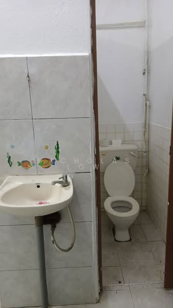 Semi-Detached House for Rent in Kampung Baru Masai (Masai) - Nicholas Low - Bathroom - PropertyGuru.com.my