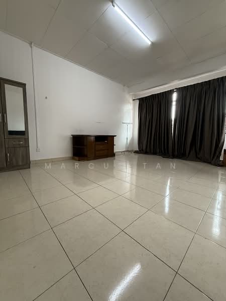 Taman Mount Austin untuk Untuk Disewa - RM 1,900 /bulan, Mac 2026 - Living Room - PropertyGuru.com.my