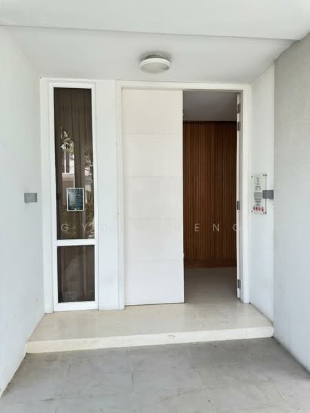 Emerald Bay @ Puteri Harbour untuk Untuk Dijual - RM 3,456,000, Mac 2026 - Entrance - PropertyGuru.com.my