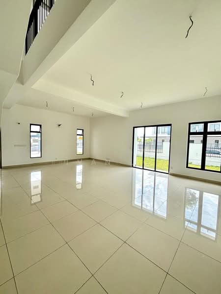 Cluster House for Sale in Taman Mount Austin (Tebrau) - Ivan Lo - Living Room - PropertyGuru.com.my