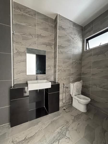 Cluster House for Sale in Taman Mount Austin (Tebrau) - Ivan Lo - Bathroom - PropertyGuru.com.my