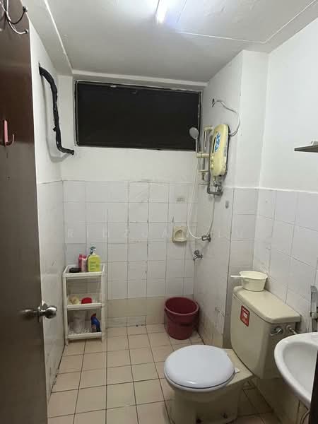 Condominium for Sale at Cyberia Smart Homes - Ridzuan Lu - Bathroom - PropertyGuru.com.my
