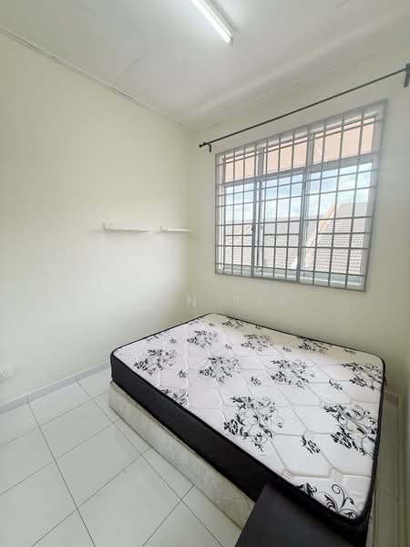 1.5-storey Terraced House for Sale in Taman Bukit Jaya (Ulu Tiram) - Alan Tia - Bedroom - PropertyGuru.com.my
