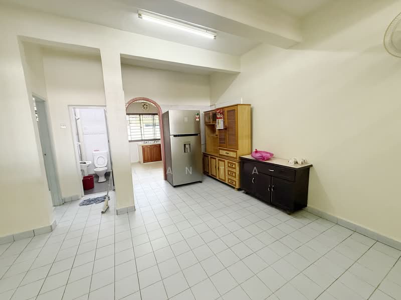 1.5-storey Terraced House for Sale in Taman Bukit Jaya (Ulu Tiram) - Alan Tia - Kitchen - PropertyGuru.com.my