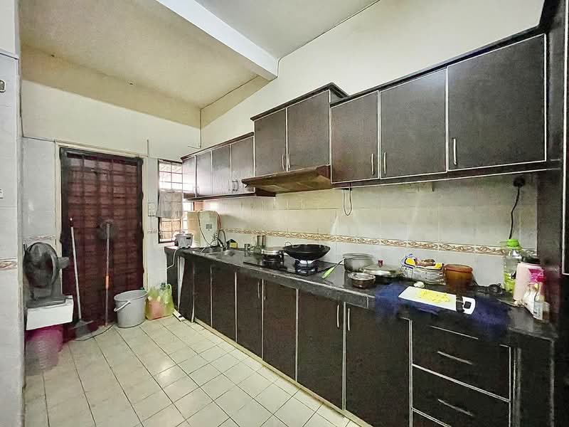 2-storey Terraced House for Sale in Seksyen 7 (Shah Alam) - Ali Idris - Kitchen - PropertyGuru.com.my