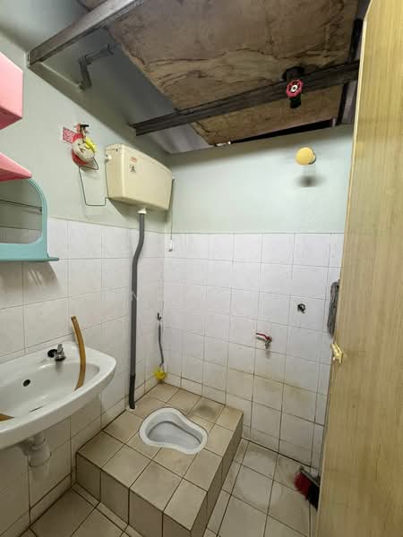 Apartment for Sale at Taman Sri Manja - Andy LCH - Bathroom - PropertyGuru.com.my