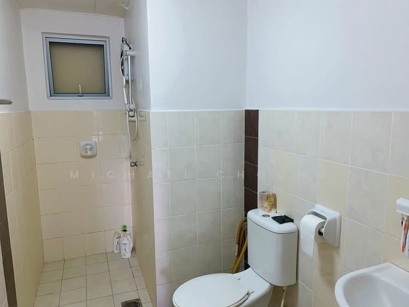 Servis Apartment untuk Dijual di Koi Kinrara - Michael Choong - Bathroom - PropertyGuru.com.my