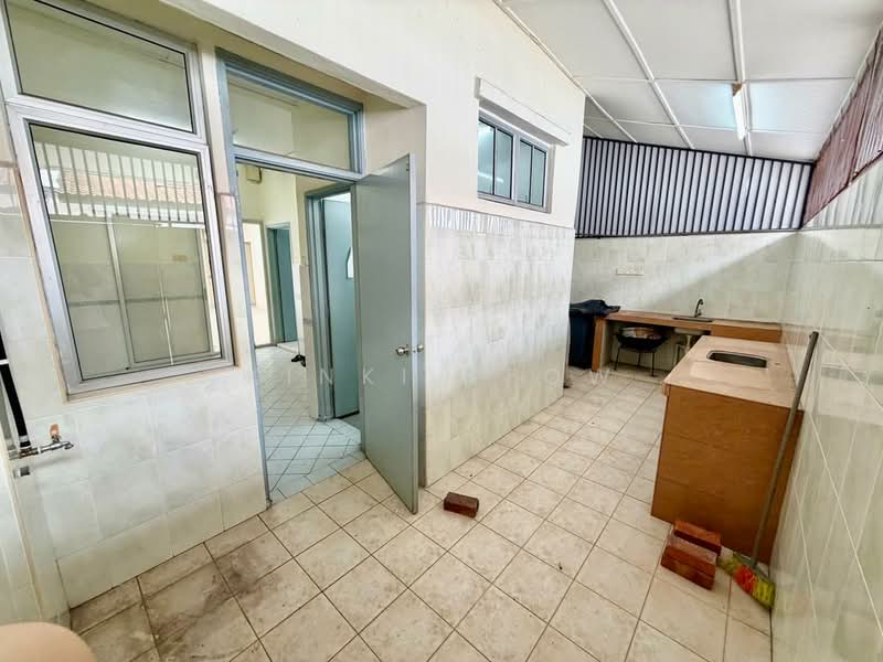 2-storey Terraced House for Sale in Bukit Indah (Iskandar Puteri (Nusajaya)) - Kinki Teow - Kitchen - PropertyGuru.com.my