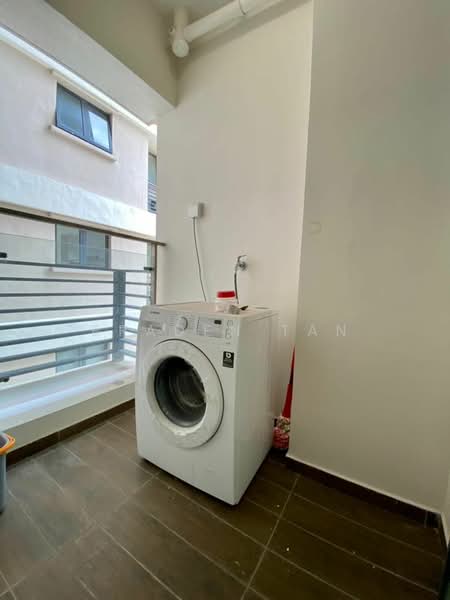 Bay Point @ Country Garden Danga Bay untuk Untuk Disewa - RM 2,200 /bulan, Mac 2026 - Balcony - PropertyGuru.com.my