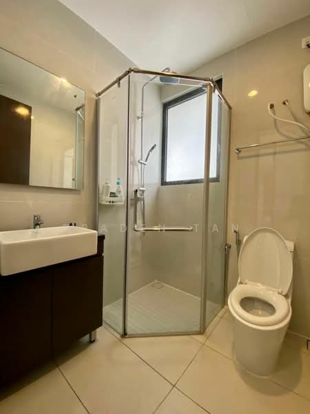 Bay Point @ Country Garden Danga Bay untuk Untuk Disewa - RM 2,200 /bulan, Mac 2026 - Bathroom - PropertyGuru.com.my