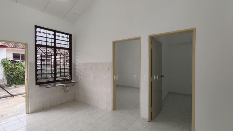 1-storey Terraced House for Sale in Tanjong Minyak (Melaka) - Shawn Teh - Kitchen - PropertyGuru.com.my