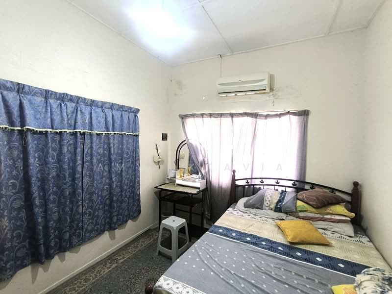 Seksyen 14 untuk Untuk Dijual - RM 950,000, Mac 2026 - Bedroom - PropertyGuru.com.my