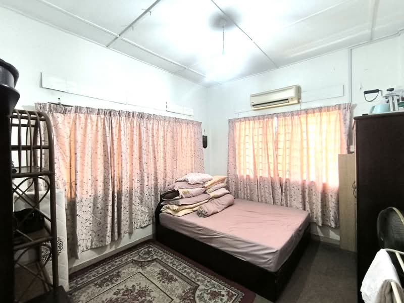 Seksyen 14 untuk Untuk Dijual - RM 950,000, Mac 2026 - Bedroom - PropertyGuru.com.my