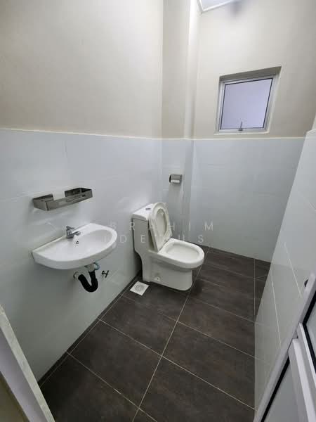 Gardenville Townvilla untuk Untuk Dijual - RM 345,000, Mac 2026 - Bathroom - PropertyGuru.com.my