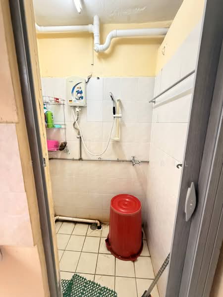 Halaman Kenanga untuk Untuk Dijual - RM 295,000, Mac 2026 - Bathroom - PropertyGuru.com.my