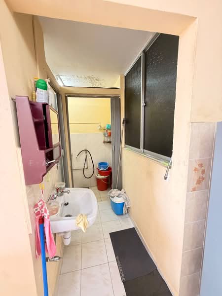 Halaman Kenanga untuk Untuk Dijual - RM 295,000, Mac 2026 - Bathroom - PropertyGuru.com.my