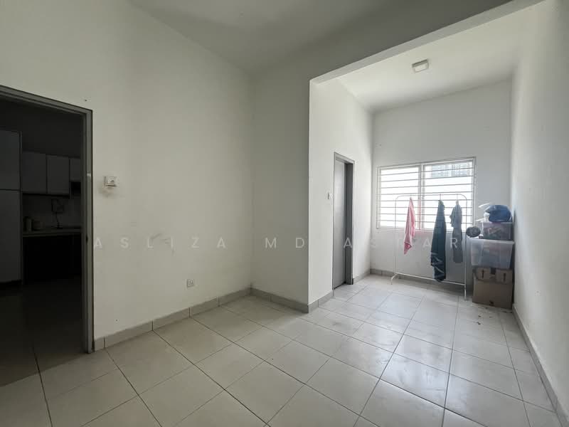 Rumah Teres untuk Dijual di Aman Putri (Sungai Buloh) - Asliza Md Asrar - Groundfloor bedroom - PropertyGuru.com.my
