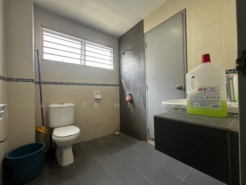Rumah Teres untuk Dijual di Aman Putri (Sungai Buloh) - Asliza Md Asrar - Bathroom - PropertyGuru.com.my