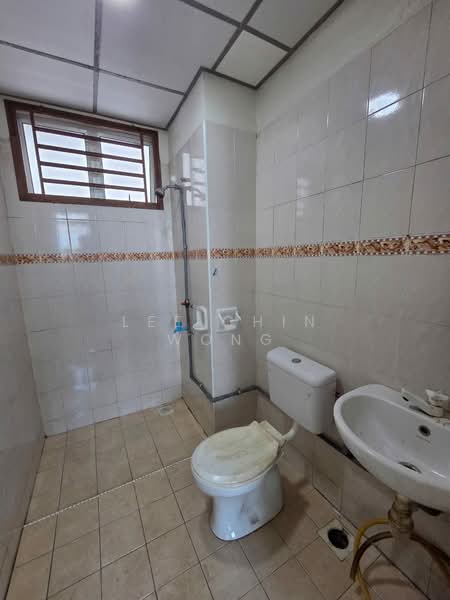 Apartment for Sale at Nusa Perdana Apartment - Lee Chin Wong - Bathroom - PropertyGuru.com.my